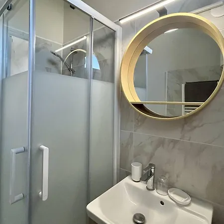 Villa Agreable Avec Piscine A 100 M De La - 10b14j35 *