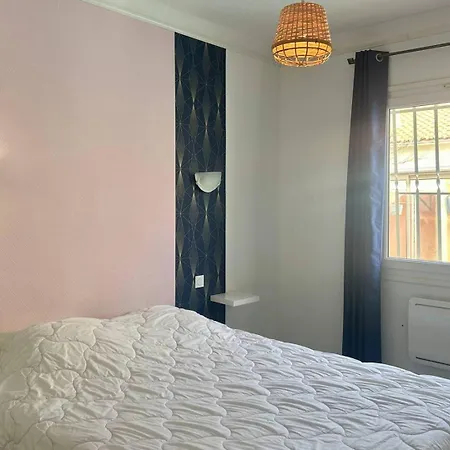 Villa Agreable Avec Piscine A 100 M De La - 10b14j35 *