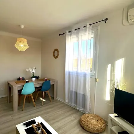 Villa Agreable Avec Piscine A 100 M De La - 10b14j35 *